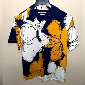Zara Floral Button Down Shirt. Size: Medium